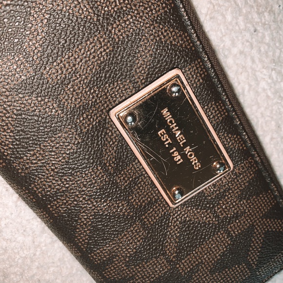 Michael Kors Handbags - Authentic Michael Kors Wristlet Wallet